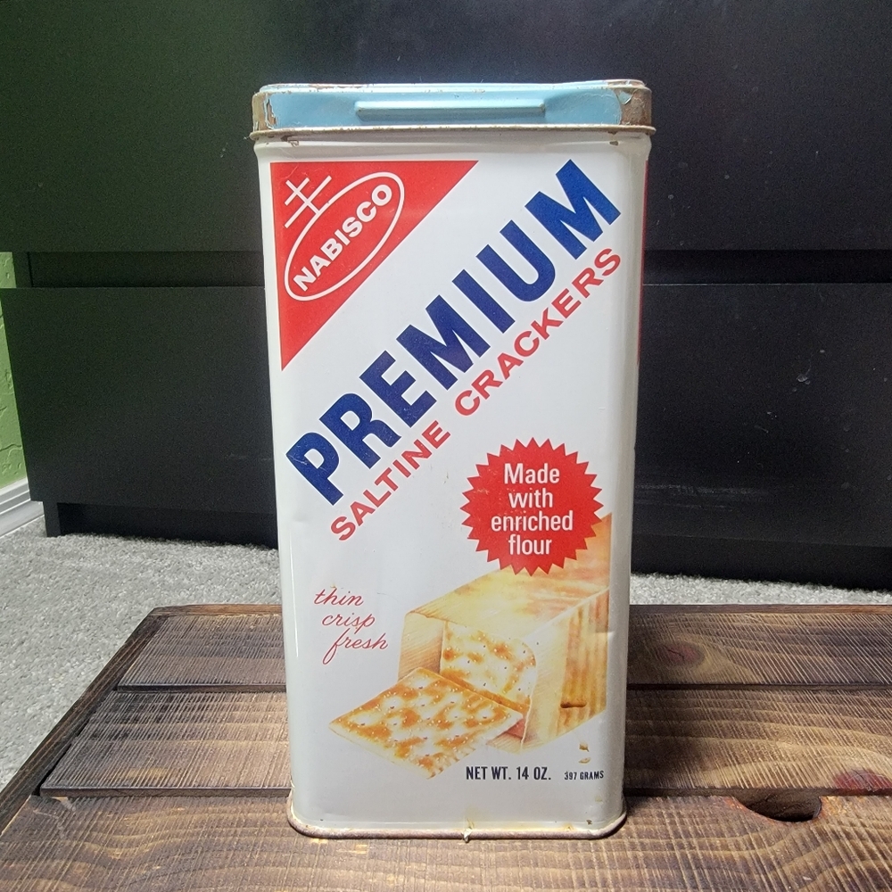 Vintage Nabisco Saltines Tin from 1969, Antique Cracker Container